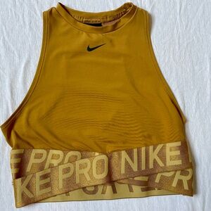 Nike Pro gym top